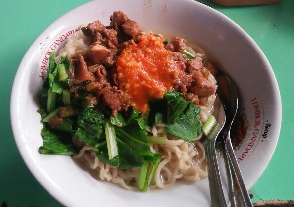 Mie Ayam Tunggal Raos: Rahasia Rasa yang Menggoda di Lebeng Cilacap